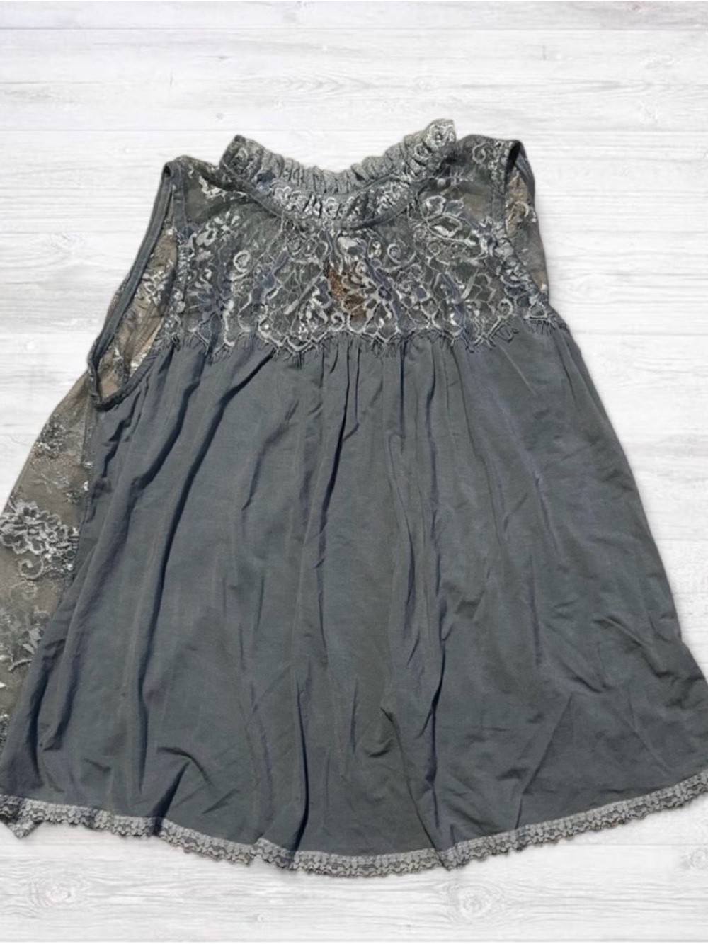 POL Gray Lace Yoke Sleeveless Top